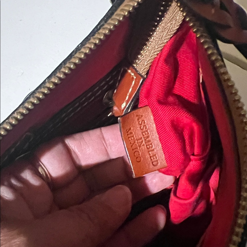 Dooney and Bourke pebbled grain Crossbody black purse - Picture 9 of 17